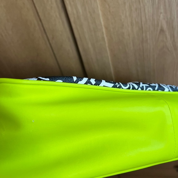 Kenneth Cole Reaction Black / Neon Yellow Tote Bag BNWT - Picture 5 of 11